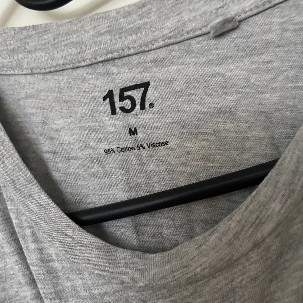 En t-shirtklänning från Lager 157 i storlek M. Klänningar.