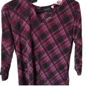 2000s topp - En gianini topp som är rutig & glittrig, aldrig använd ❣️ Storlek S men passar säkert xs också. Den ser lite mindre ut i verkligheten 