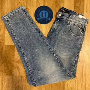 Hej, säljer nu dessa snygga Replay Jeans eftersom det inte passar, skick 10/10, använd 1 gång, du får med tags samt skydd, köpt för 1700kr säljer för 849kr, vid frågor eller funderingar skicka Pm 📩 // Mvh HamWear