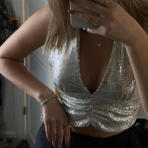 Festtopp - Nyskick, knappt använd