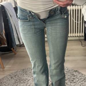 Grawik jeans i modell 228, strl 25/28. Säljer pga för små. Köpta på plick för 400kr. 
