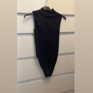 Svart body - En svart tight body 