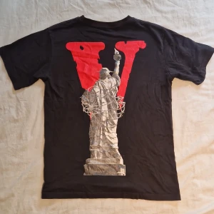 VLONE T-Shirt - Perfekt till sommaren☀️ Strl M men passar S för lite oversized. Kom gärna med prisförslag👍