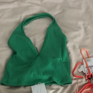 Grön topp bershka  - Aldrig använd 💓