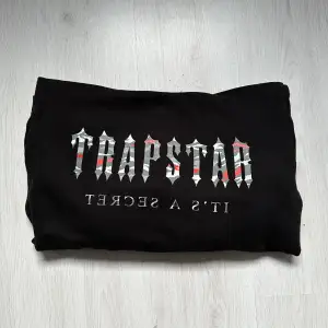 Äkta Trapstar hoodie 9/10 skick. Storlek M. 900KR