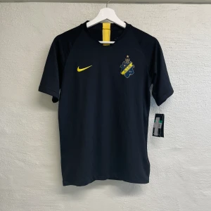 Aik Nike  - Oanvänd Aik Nike tröja i storlek XL ungdom.  Ca 158 - 170 cm.