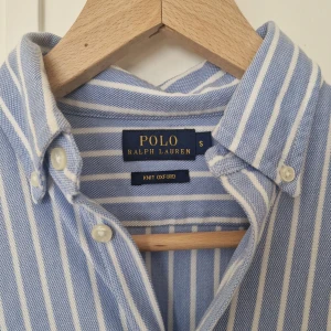 Ralph lauren skjorta  - En Ralph lauren skjorta använd ca 5 gånger , i fint skick. Beställt från care of Carl 