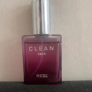 säljer denna Clean Skin parfym då den aldrig kommer till någon användning. Som man kan se har jag använde lite av den.