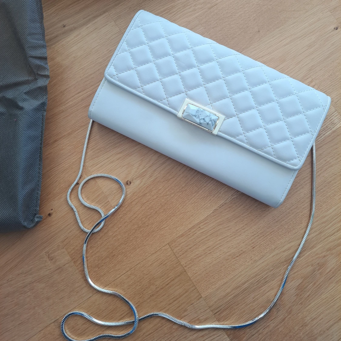 Charles & Keith väska 