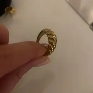 Super fin guld ring från Edblad, inga tecken på användning❣️