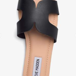 Ett par fina sandaler ifrån Steve Madden sparsamt använda storlek 9 Motsvarande 39-40  Nypris 899kr