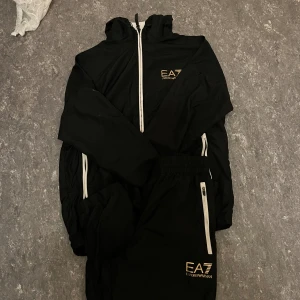 Armani dress  - Storlek L funkar för M Nyskick 