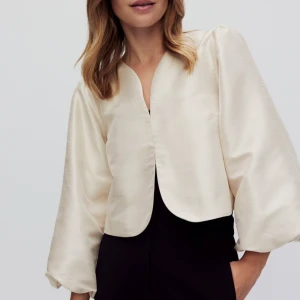 Jättefin satin bolero😇 - Superfin satin bolero från Stockh LM i stl XS💞Aldrig använd! Slutsåld överallt 😇