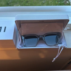 Chimi Grey 04 - Tjena, säljer mina gråa Chimi brillor som är perfekta till sommaren! Fick den nyss i födelsedagspresent men är sugen på något annat. De är helt oanvända. tveka inte att höra av er!😊 pris kan diskuteras.