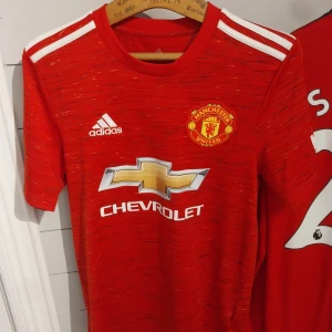 Manchester United tröja från säsongen 2020/2021. - Storlek S och tröjan är i bra skick.