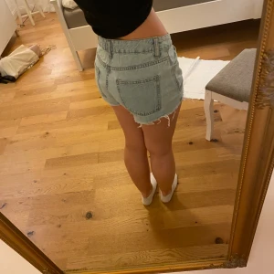 jeansshorts  - skitsnygga jeansshorts som är använda 1 gång❤️