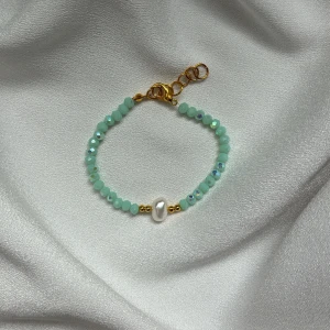 Armband 🤍 - Handgjort armband, tillgängligt i 10 olika färger🤍