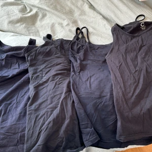 4 st linnen😇 - 4 stycken linnen från Lindex, Zara och Cubus. 3 med breda band och 1 med smala band! Säljer alla för 125kr