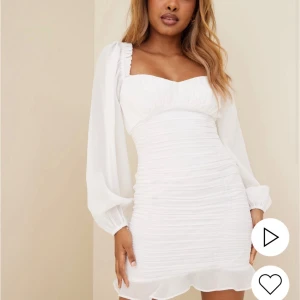 Studentklänning  - Superfin klänning från Nelly, perfekt till studenten! Prislapp kvar, endast testad!❤️pris kan diskuteras😊