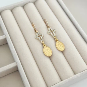 Kors örhängen  - Nickelfria ca 5-6cm långa 