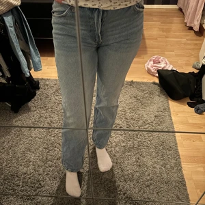 Jeans - Sååå fina jeans från Bershka, säljer då de tyvärr är för korta. Använd 1 gång
