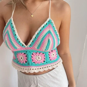 Virkad flerfärgad topp  - Handvirkad flerfärgad topp, storlek XS-M 100% bomull 