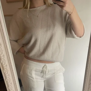 Stickad tröja - Använt fåtal gånger, inga defekter!💞