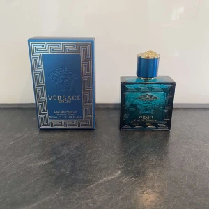 Versace Eros Edp  - Nästan helt full Versace Eros parfym säljs för billigt pris! Tröttnat på den och vill ej ha kvar den. Hör av er vid eventuella frågor eller funderingar😃