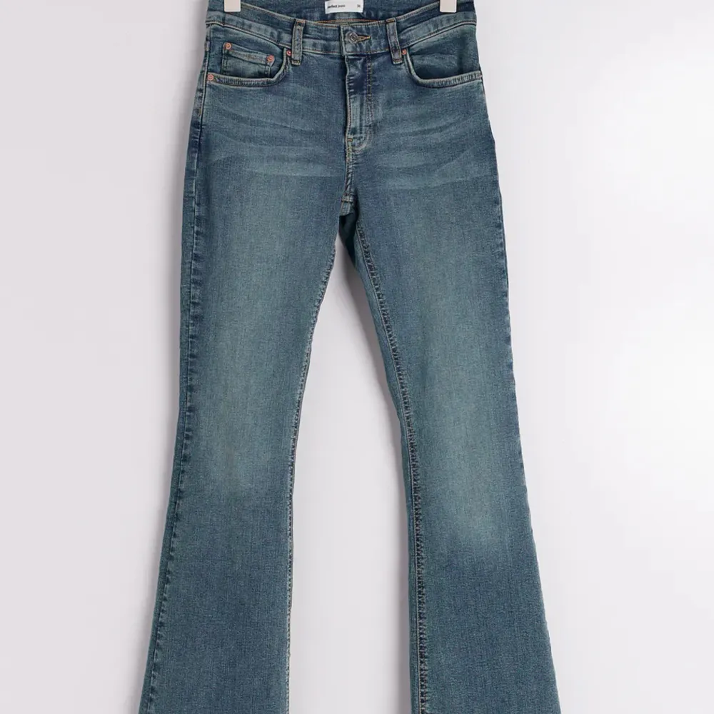 Använda 2 gånger, säljer pga för stora för mig 💞  Strl 36  Från Gina . Jeans & Byxor.