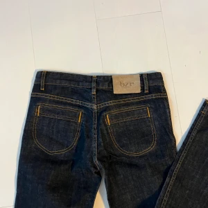 Mörkblå jeans  - Jätte fina blå jeans!