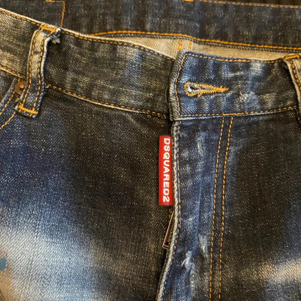 Säljer två par riktigt snygga d2 jeans som inte kom t nån användning o funkar perfekt nu till sommaren.. Jeans & Byxor.