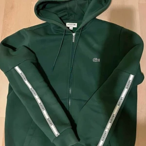 Lacoste dress - Säljer min Lacoste dress i ett väldigt bra skick. Pris kan alltid diskuteras.