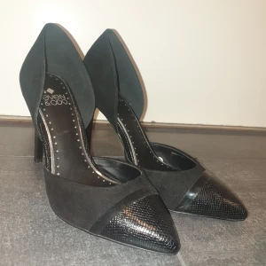 Klackskor svarta eleganta  - Har inte använt dem så mycket