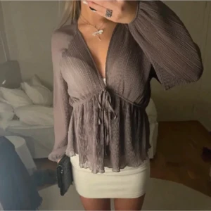 Zara blus - Säljer min oanvänd blus från zara