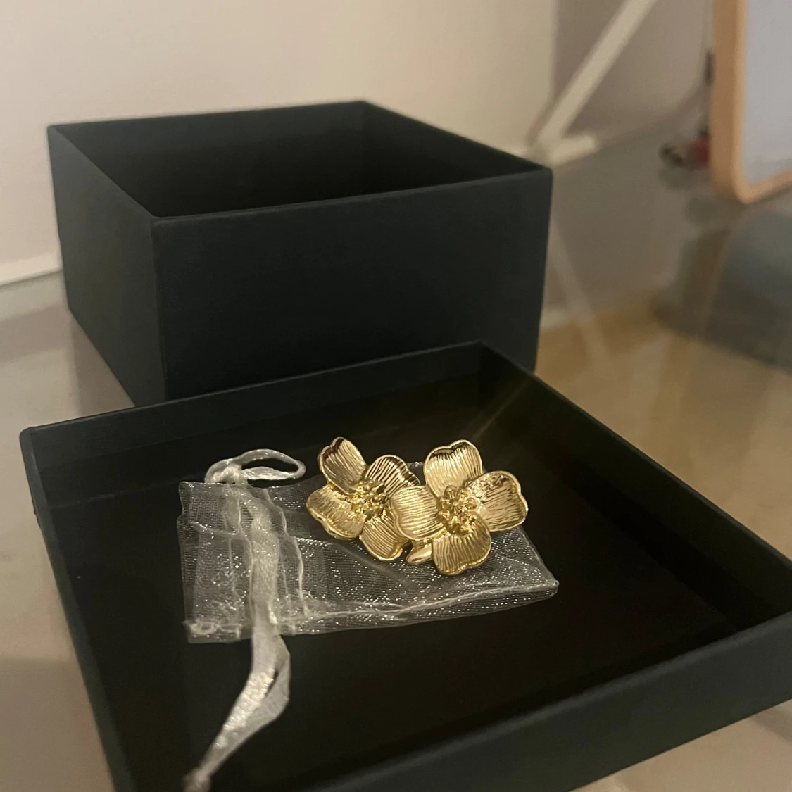 Blom örhängen guld - 90