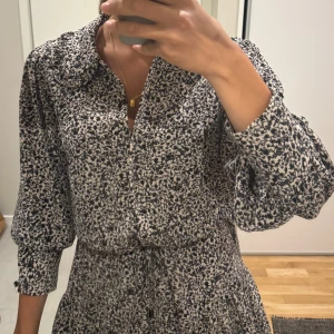 Volang klänning - Jätte fin klänning som inte säljs längre i bra skick❤️