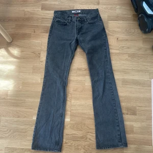 Jeans  - Jeans från fornarina i stl 27 sitter i en toppenlängd på mig som är 175 cm! 