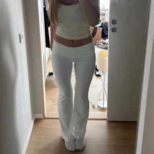 Yoga pants - Vita yogapants, storlek m men passar s💓