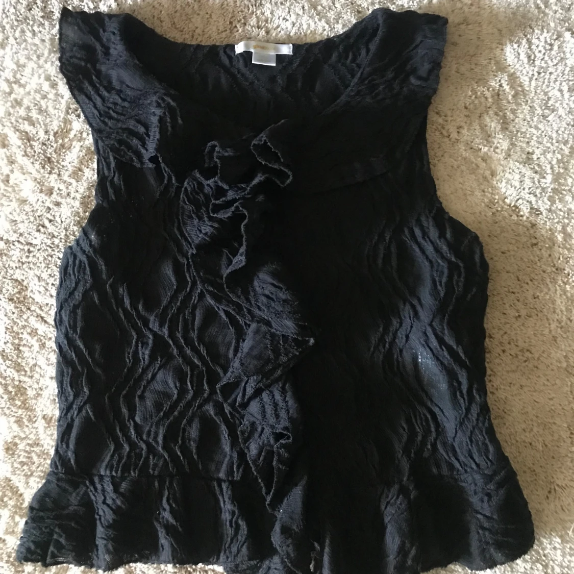 Ginatricot svart volang