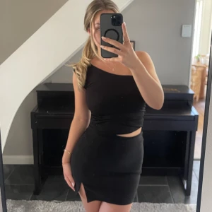 Svart kjol från Asos  - Svart kjol från Asos, aldrig använd.