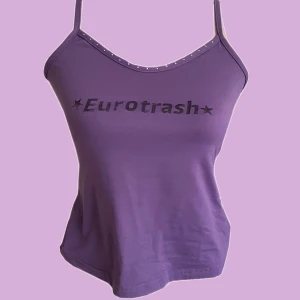 Graphic tanktop - Egentryckt! Går att tvätta!  Små kristaller längst upp.  