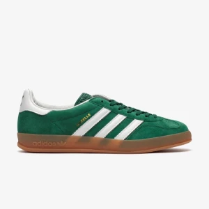 Adidas Gazelle, gröna 44 - Säljer mina adidas Gazelle, gröna, i storlek 44, köpta från Zalando, nypris 1349kr<3 kan mötas upp i Gbg☺️