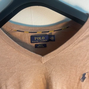 Ralp Lauren-Tröja - Tja säljer nu min Ralph Lauren tröja i bommul som jag knappt använt. Skriv vid minsta fundering🫵😉