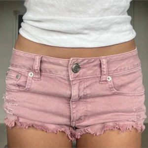 Low waisted shorts  - shorts from American eagle, the first picture is not my own picture but the shorts are very similar , but the last 2 pictures are my own pictures of my shorts  Messurments: 38cm ( the first picture is not my shorts but the last 2 are my shorts !!!!!)