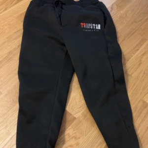 Trapstar mjukis byxor - Säljer Trapstar mjukis byxor nu när jag inte kan använda dem grund av att den är för liten Skicket är bra och nästan aldrig använd