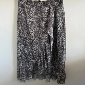 Leopardkjol  - Bra skick, snygg 