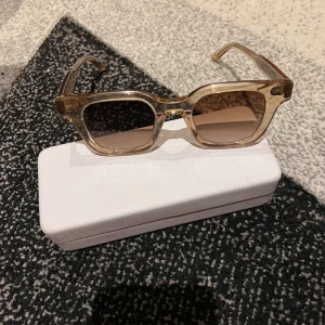 Chimi Ecru - Säljer mina Chimisar 04L i färgen Ecru. Väldigt fint skick och alla tillbehör följer med:) 