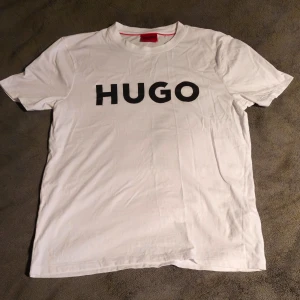 Hugo T-shirt  - Använd en gång, så är i nyskick. 