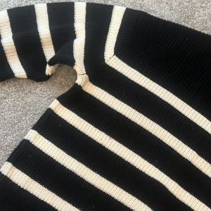 Stickad tröja💕💕 - Så snygg stickad tröja från H&M. Använd endast en gång🩷🩷