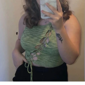 Festtopp  - Säljer denna festtopp med knyttning i mitten💓